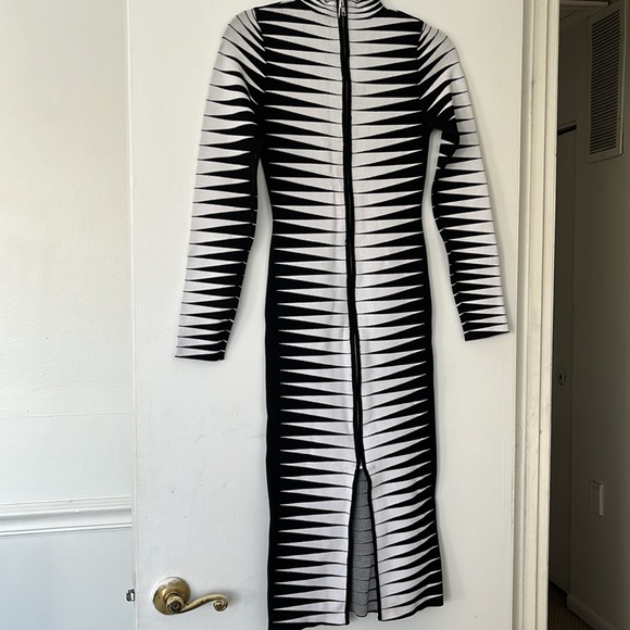 SHE'S SO CHIC KNIT MAXI DRESS - Picture 4 of 7